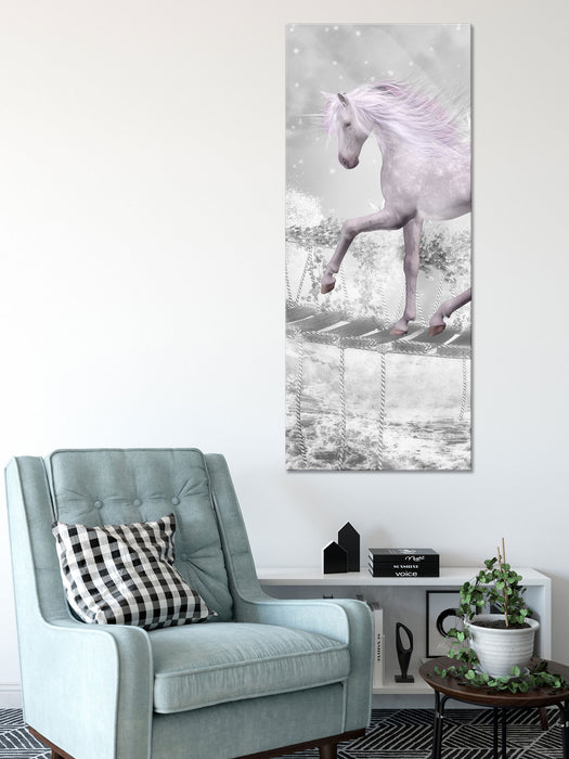 Einhorn läuft über Hängebrücke B&W Detail, Glasbild Panorama