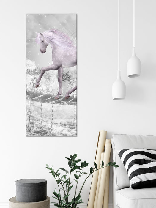 Einhorn läuft über Hängebrücke B&W Detail, Glasbild Panorama