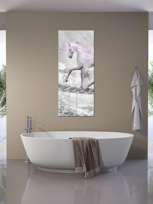 Einhorn läuft über Hängebrücke B&W Detail, Glasbild Panorama