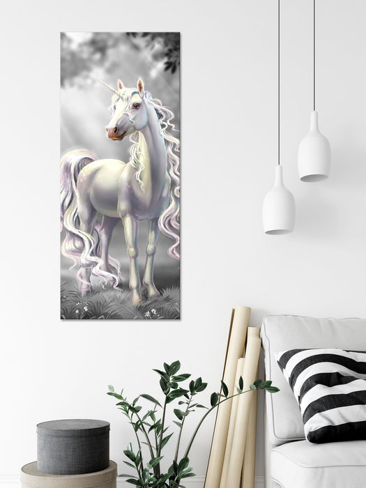 Pink äugiges Einhorn im rosa Märchenwald B&W Detail, Glasbild Panorama