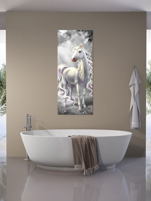 Pink äugiges Einhorn im rosa Märchenwald B&W Detail, Glasbild Panorama