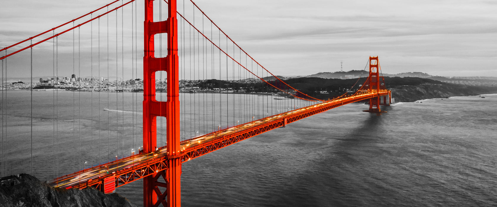 Golden Gate Bridge bei Sonnenuntergang B&W Detail, Glasbild Panorama