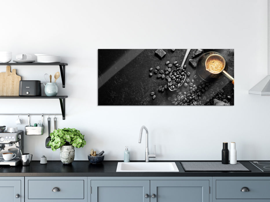 Kaffeebohnen und Schokolade von oben B&W Detail, Glasbild Panorama