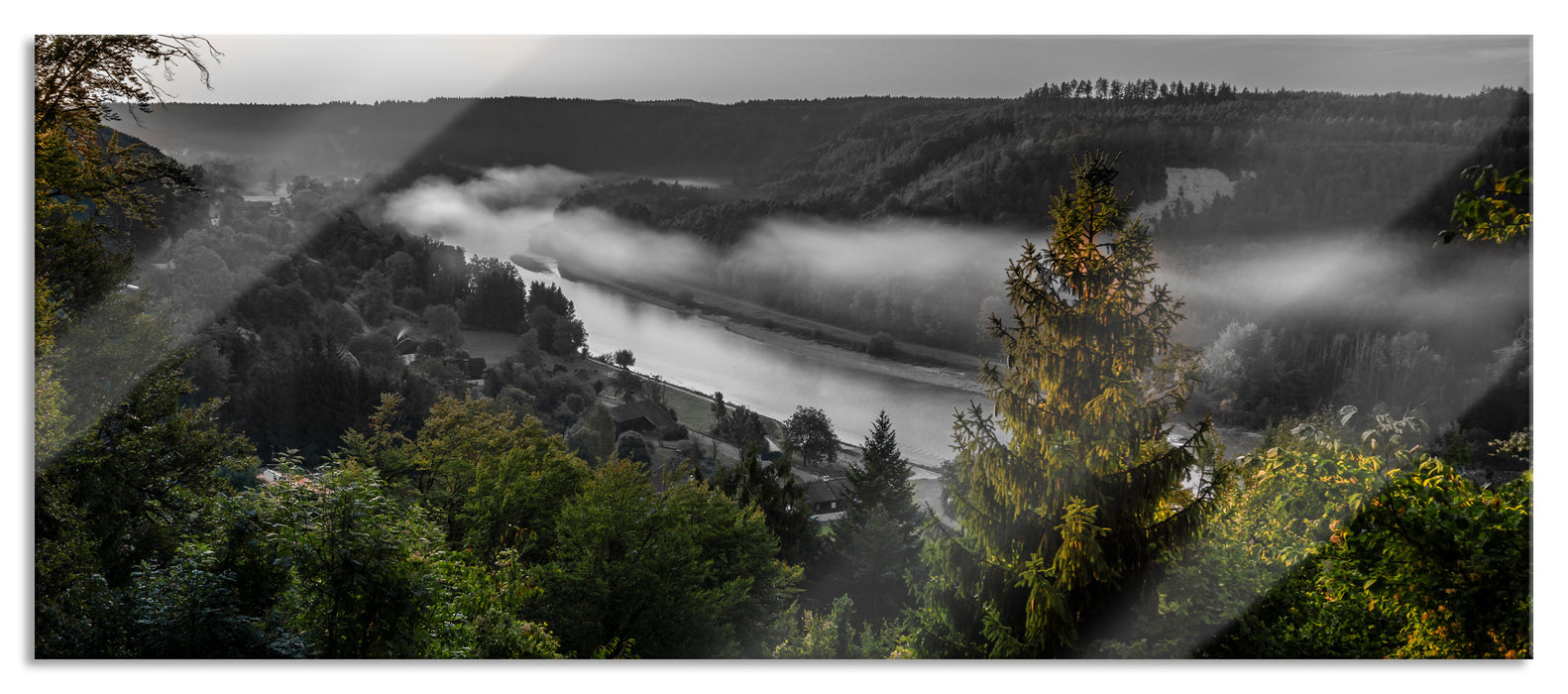 Pixxprint Nebel über Fluss bei Sonnenaufgang B&W Detail, Glasbild Panorama