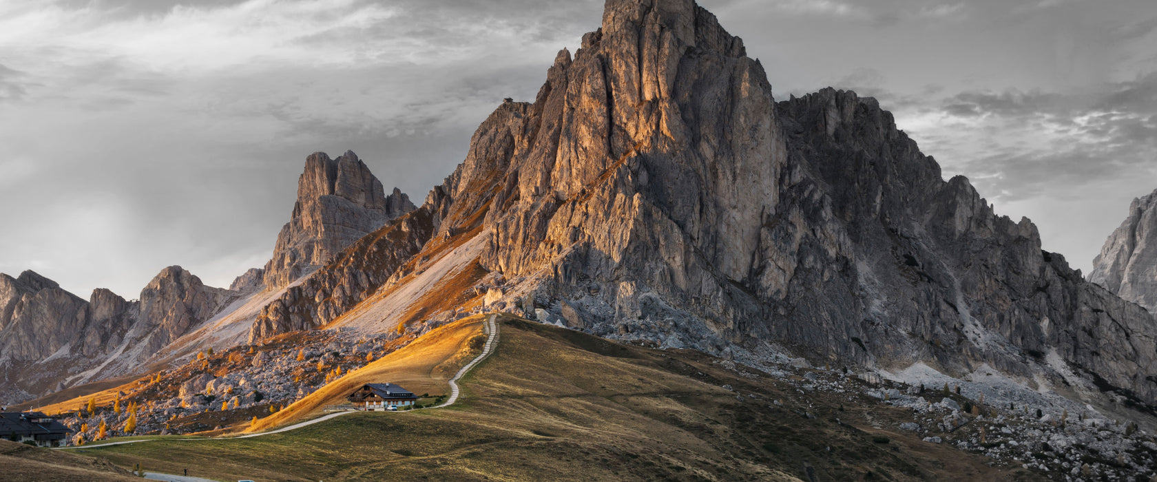 Dolomiten im Sonnenuntergang B&W Detail, Glasbild Panorama