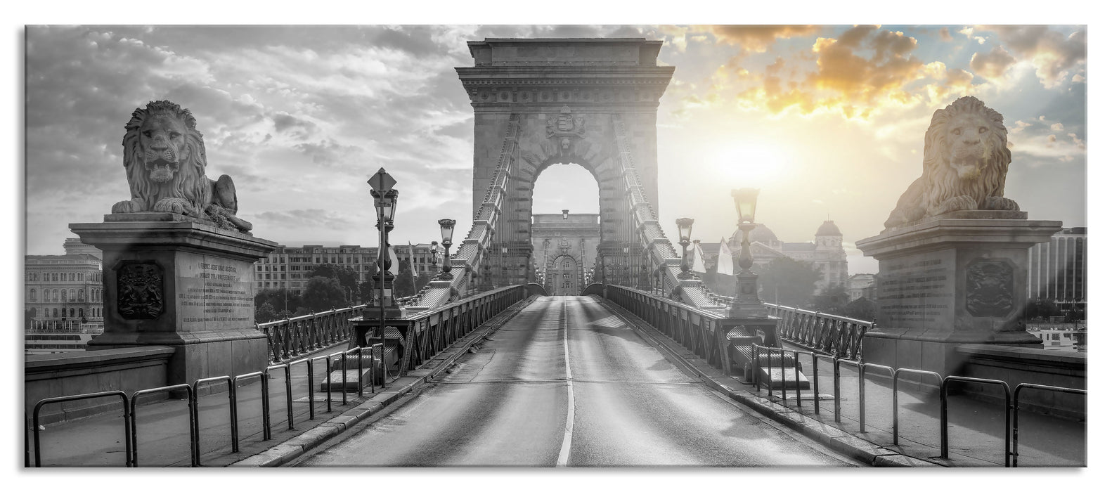 Pixxprint Brücke in Budapest bei Sonnenuntergang B&W Detail, Glasbild Panorama