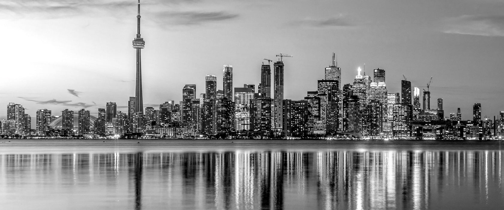 Skyline Toronto in der Abenddämmerung, Monochrome, Glasbild Panorama