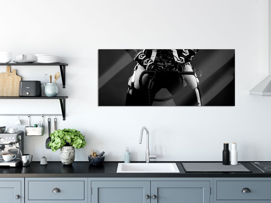 Sexy Domina im Latexkostüm, Monochrome, Glasbild Panorama