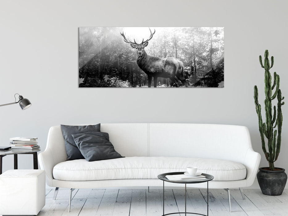 Hirsch im Wald mit fallenden Blättern, Monochrome, Glasbild Panorama