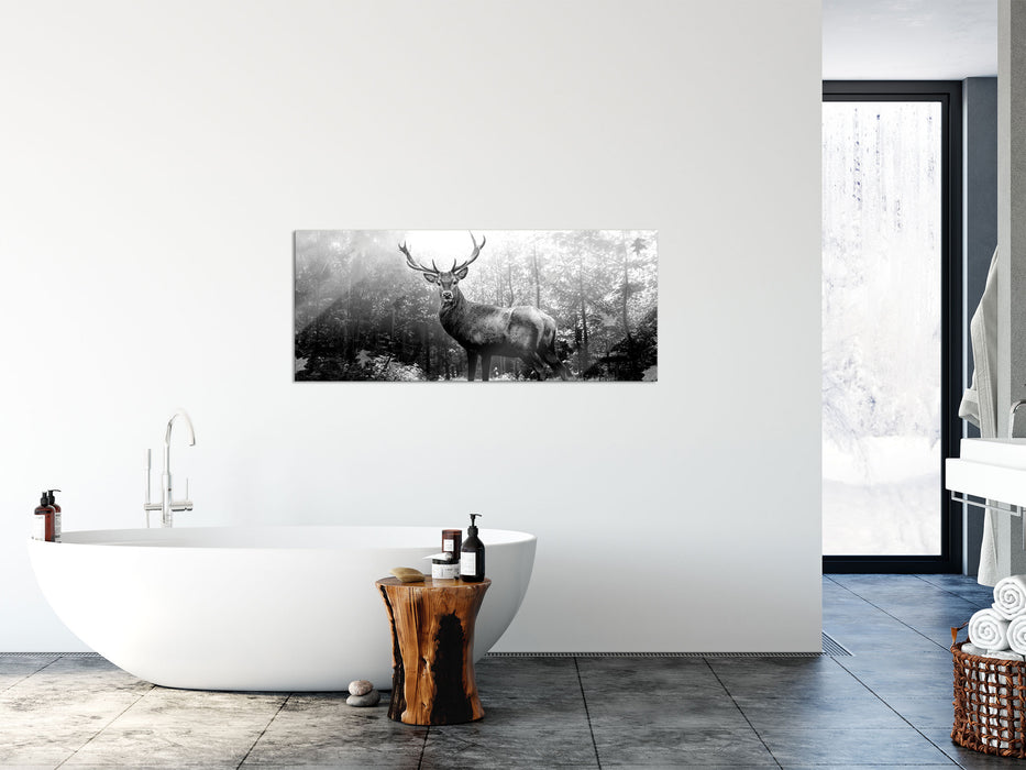 Hirsch im Wald mit fallenden Blättern, Monochrome, Glasbild Panorama