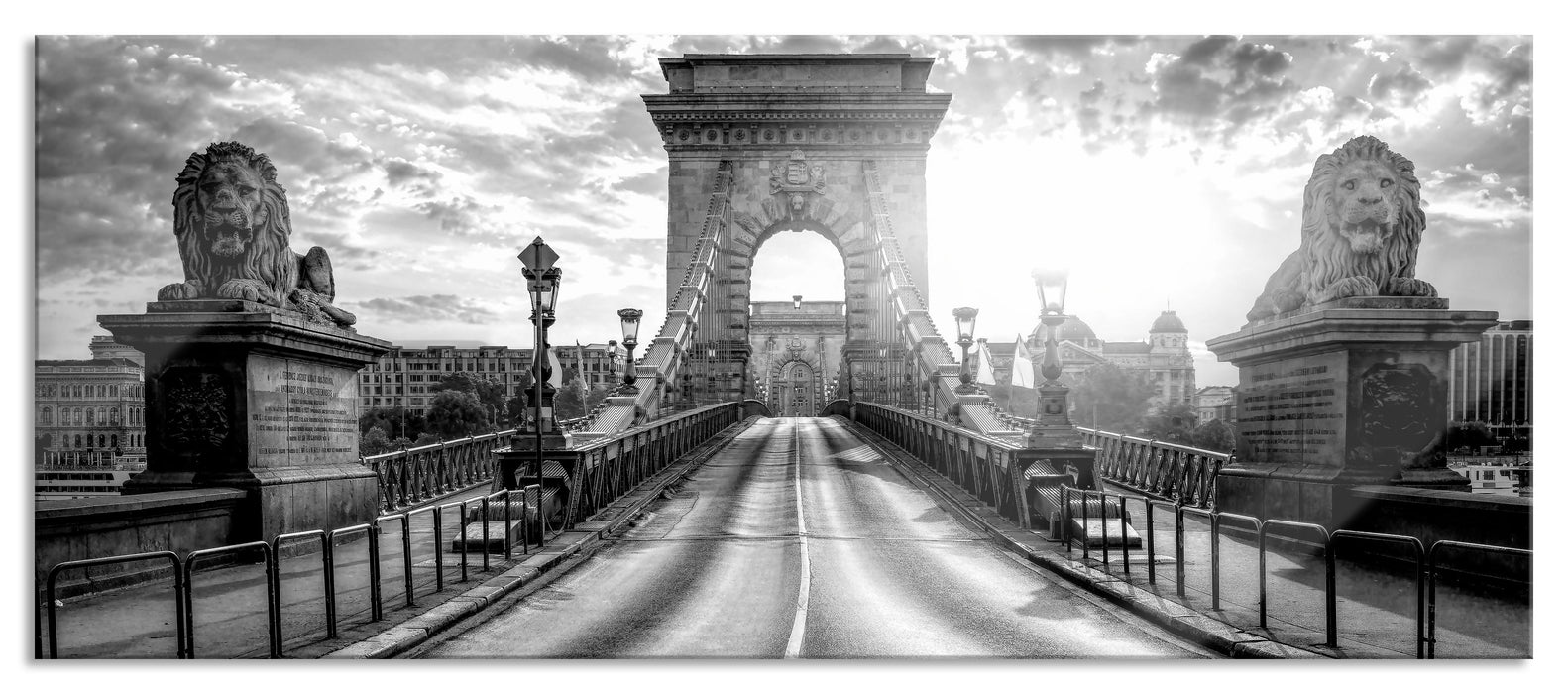 Pixxprint Brücke in Budapest bei Sonnenuntergang, Monochrome, Glasbild Panorama