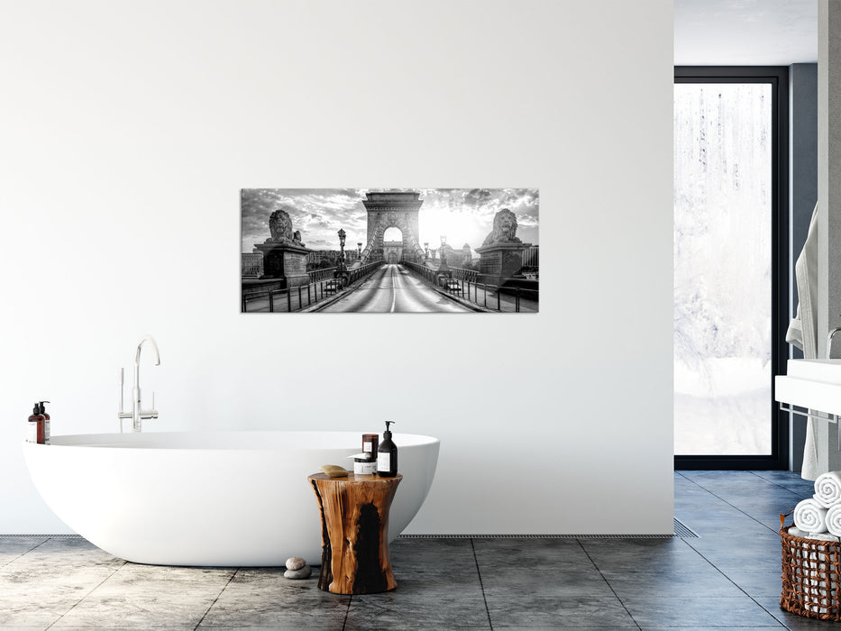 Brücke in Budapest bei Sonnenuntergang, Monochrome, Glasbild Panorama