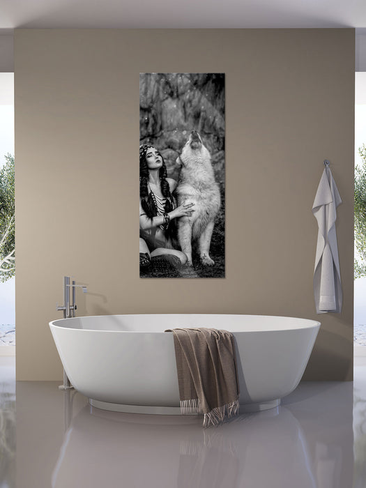 Indianische Frau und heulender Wolfshund, Monochrome, Glasbild Panorama
