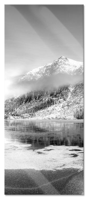 Pixxprint Winterlandschaft mit gefrorenem Bergsee, Monochrome, Glasbild Panorama