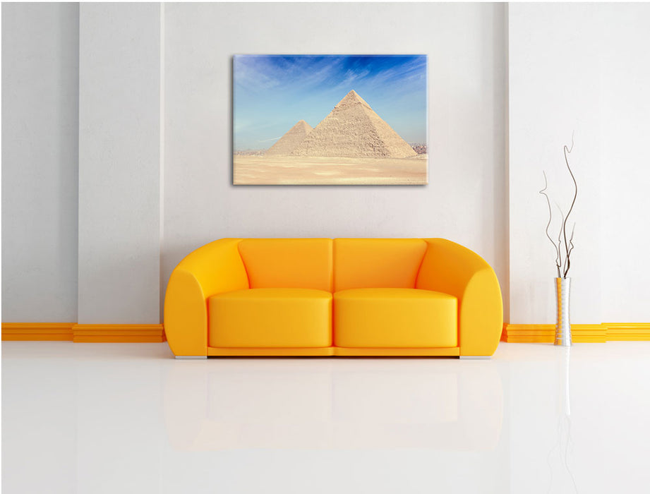Beeindruckende Pyramiden von Gizeh Leinwandbild über Sofa