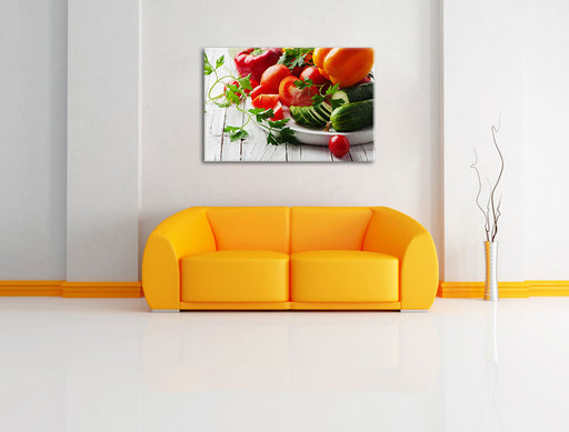 Teller mit Gemüse Leinwandbild über Sofa