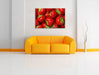 Leckere frische Erdbeeren Leinwandbild über Sofa