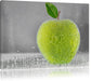 Grüner leckerer Apfel im Wasser Leinwandbild