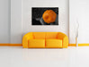 Orange mit Wassertropfen Leinwandbild über Sofa
