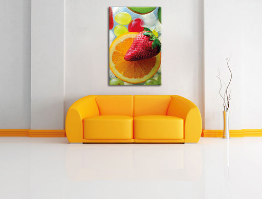 Orange mit Erdbeere Leinwandbild über Sofa
