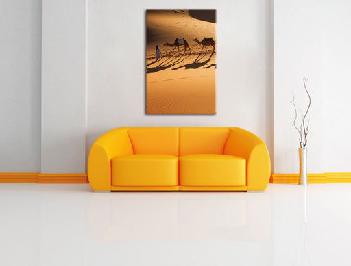 Kamelkarawane in der Wüste Leinwandbild über Sofa