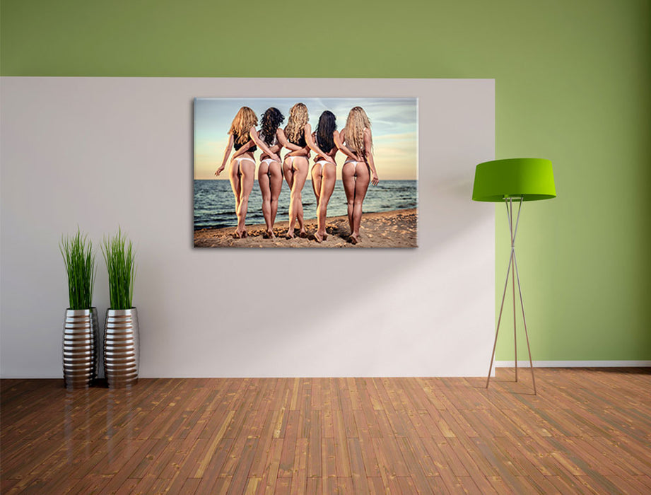Fünf sexy Frauen am Strand Leinwandbild im Flur