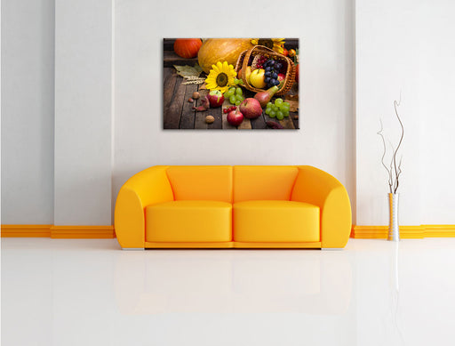 Herbstlicher Obstkorb Leinwandbild über Sofa