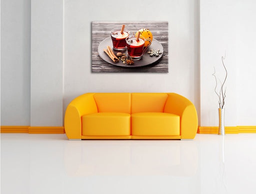 Aromatischer Glühwein mit Zimt Leinwandbild über Sofa