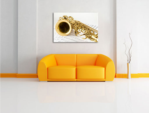 Saxophon auf Notenpapier Leinwandbild über Sofa