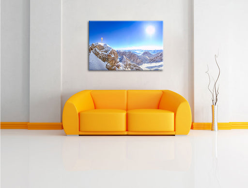 Zugspitze im Sonnenlicht Leinwandbild über Sofa
