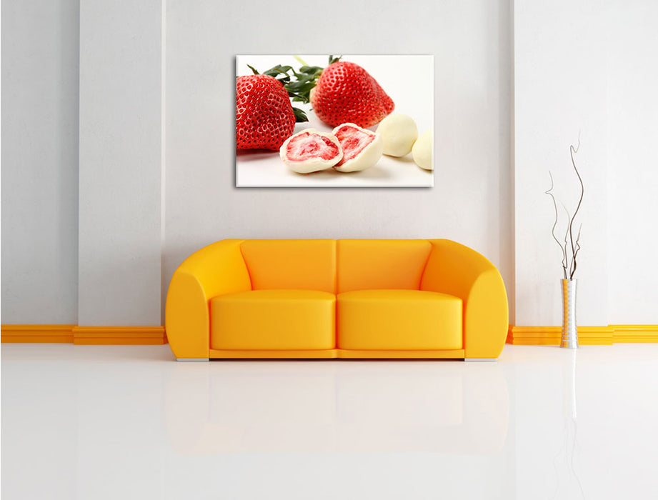 Erdbeeren mit Schokolade umhüllt Leinwandbild über Sofa