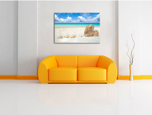 Sandstrand mit Muscheln Leinwandbild über Sofa