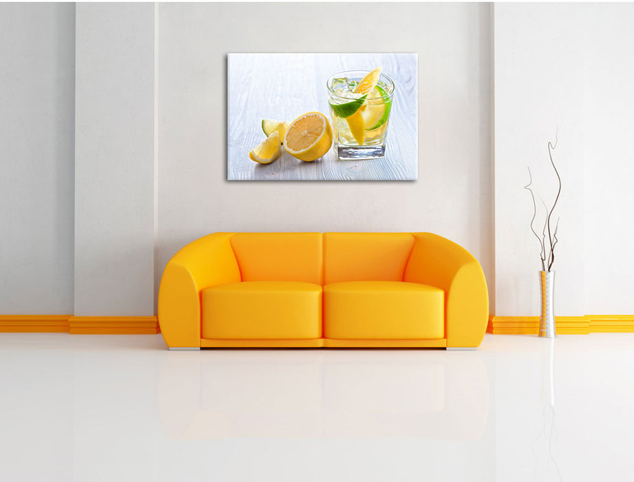 Gin Tonic Shot mit Zitronen Leinwandbild über Sofa