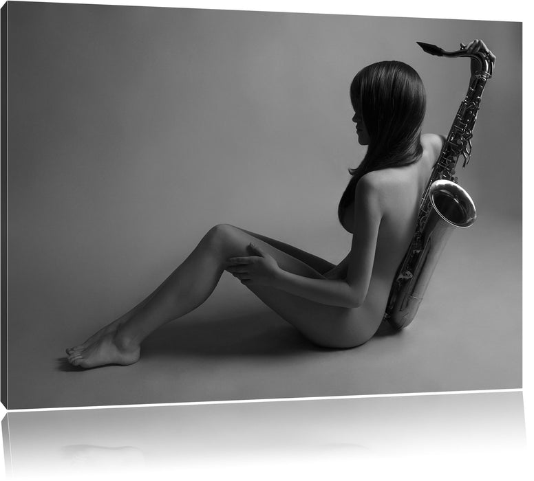 Attraktive Frau mit Saxophone Leinwandbild