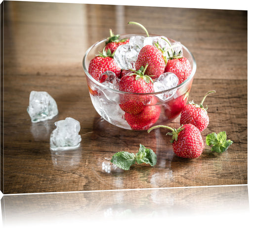 Erdbeeren in Eiswürfeln Leinwandbild