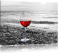 Weinglas am Strand Leinwandbild