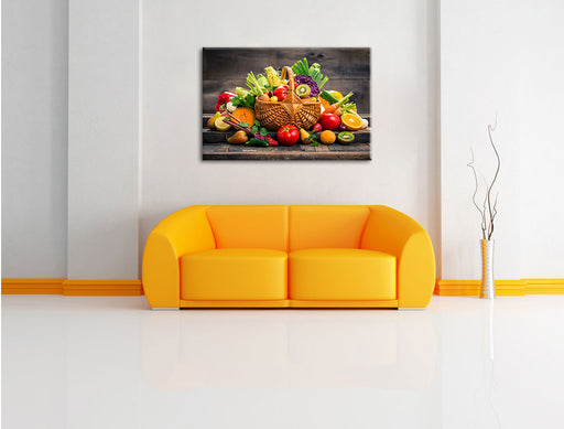 Frische Früchte im Korb Leinwandbild über Sofa