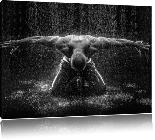 Bodybuilder im Regen Leinwandbild