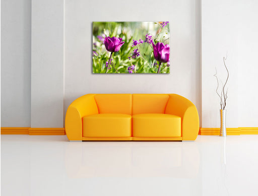Blumen im Sonnenschein Leinwandbild über Sofa