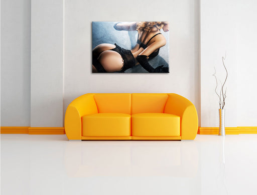 attraktive Frau in sexy Dessous Leinwandbild über Sofa