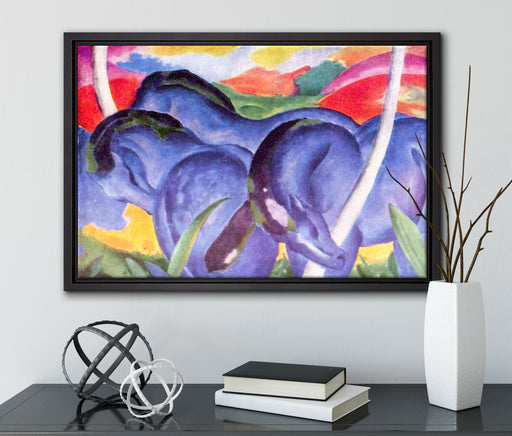 Franz Marc - Die großen blauen Pferde auf Leinwandbild gerahmt mit Kirschblüten