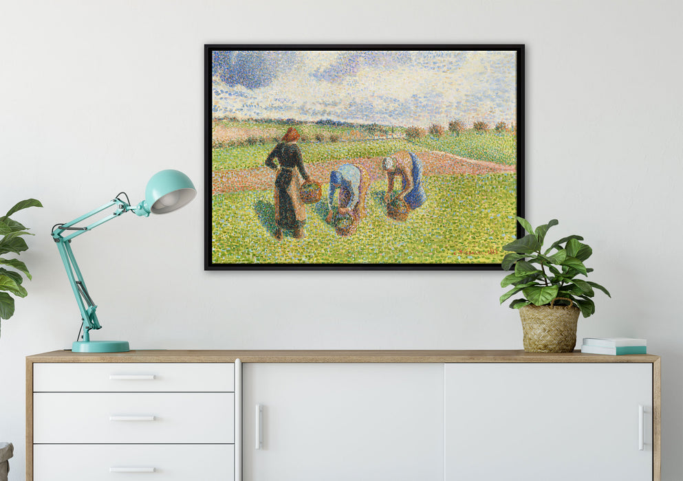 Camille Pissarro - PAYSANNES RAMASSANT DES HERBES ÉRAG auf Leinwandbild gerahmt verschiedene Größen im Wohnzimmer