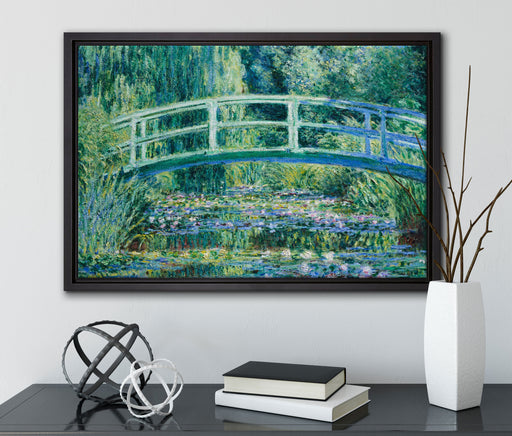 Claude Monet - Seerosen und japanische Brücke  auf Leinwandbild gerahmt mit Kirschblüten