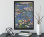 Claude Monet - Seerosen auf Leinwandbild gerahmt mit Kirschblüten