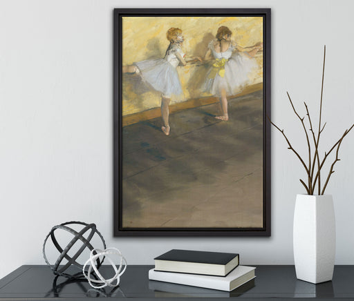 Edgar Degas - Tänzerinnen üben an der Stange  auf Leinwandbild gerahmt mit Kirschblüten