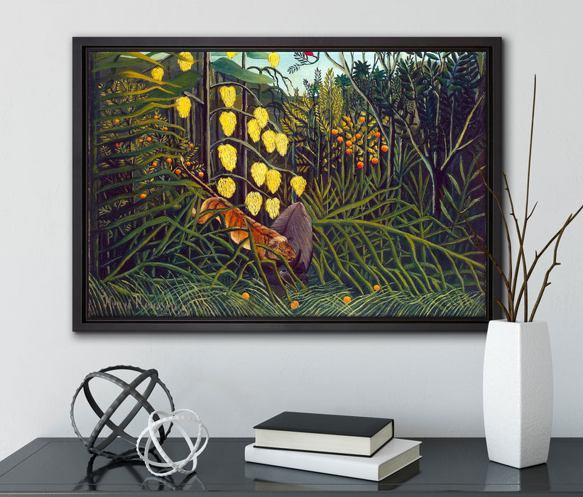 Henri Rousseau - Kampf zwischen Tiger und Büffel auf Leinwandbild gerahmt mit Kirschblüten