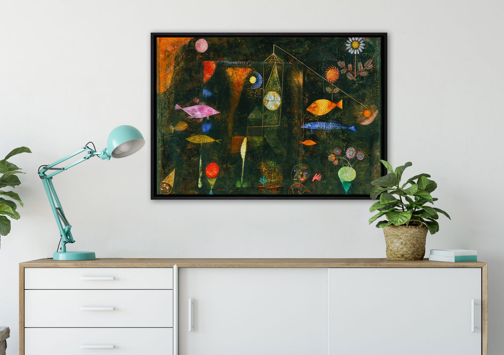 Paul Klee - Fischzauber auf Leinwandbild gerahmt verschiedene Größen im Wohnzimmer