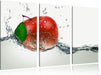 Köstlicher Apfel fällt ins Wasser Leinwandbild 3 Teilig