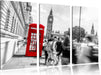 Typische Telefonzelle in London Leinwandbild 3 Teilig