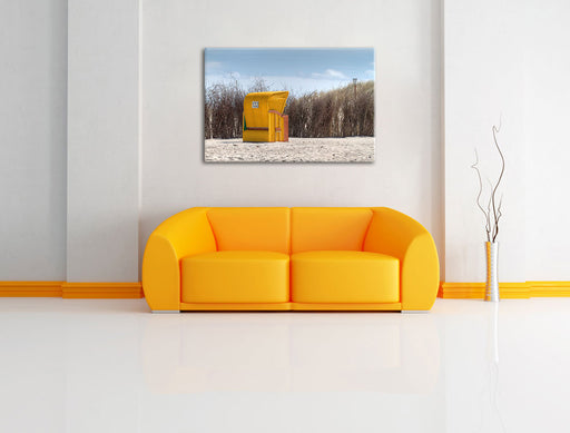 gelber Strandkorb Leinwandbild über Sofa